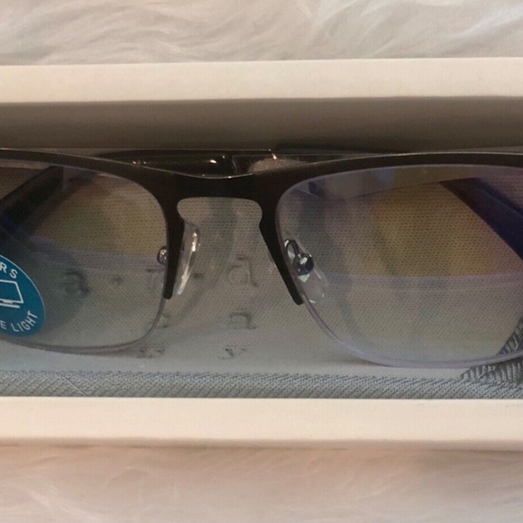 A New Day Women's Oval Blue Light Filtering Reading Glasses W/Soft Case +200 - Picture 3 of 11